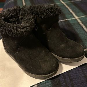 Black fur lined boots for girl, toddler